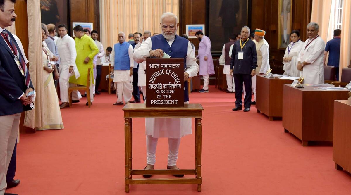 Indian lawmakers vote to elect the country's 15th President