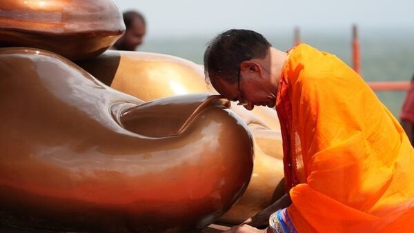 MP CM Shivraj Singh Chauhan unveils Adi Shankaracharya statue at Omkareshwar | Image: Mint