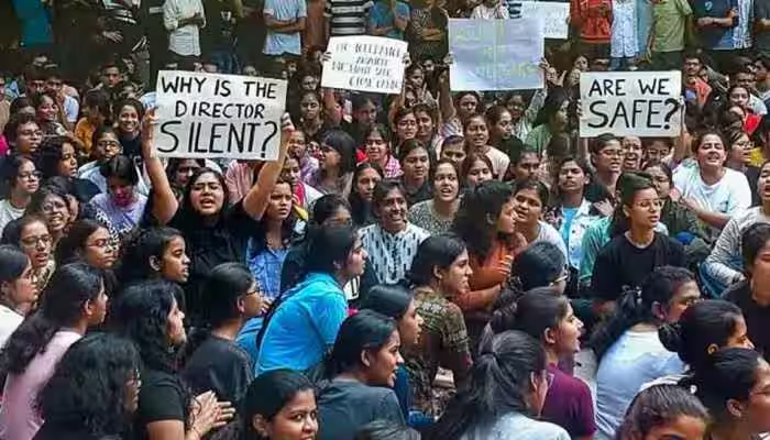 Students protesting at the IIT-BHU campus - Zee News Photo