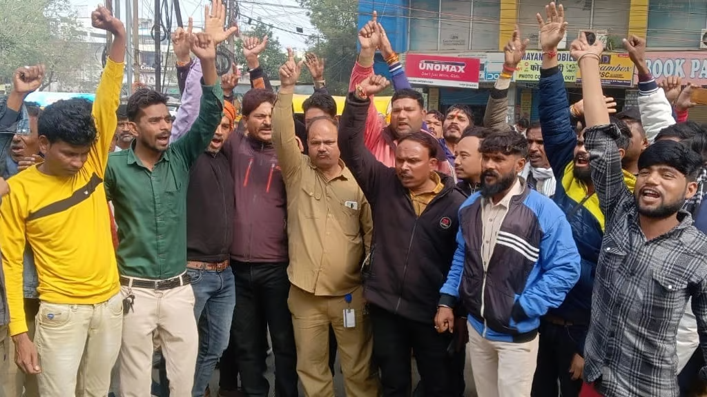 In Bhopal Truck Drivers Raise Voice Over New Hit-and-Run Provisions Force Passengers Out Of Autorickshaws